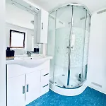 Very Spacious Apartment For Up To 7P With Great Location