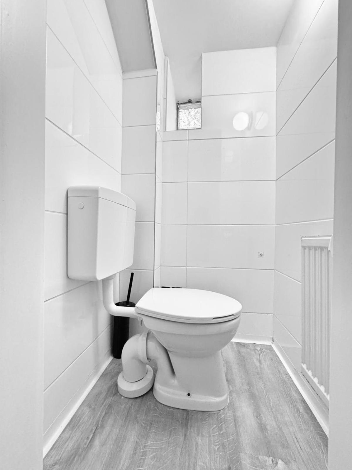 Very Spacious For Up To 7p With Great Location * Wien